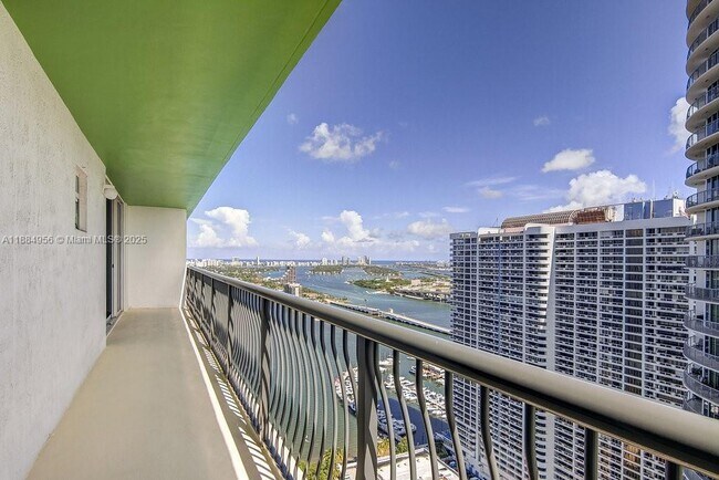 Building Photo - 1756 N Bayshore Dr