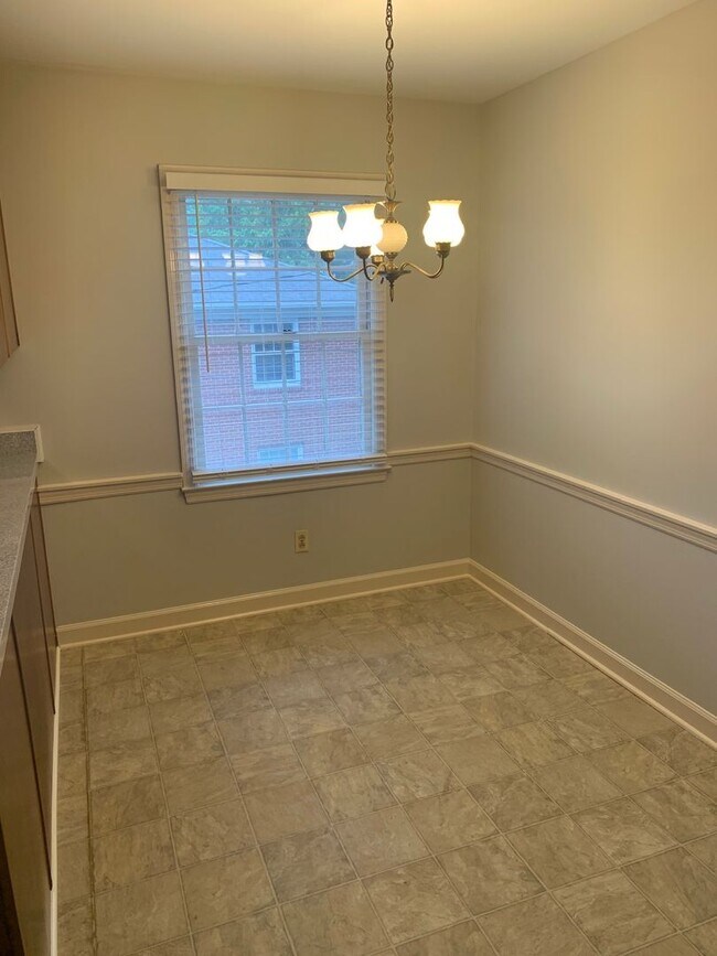 Building Photo - 1194 W 4th St