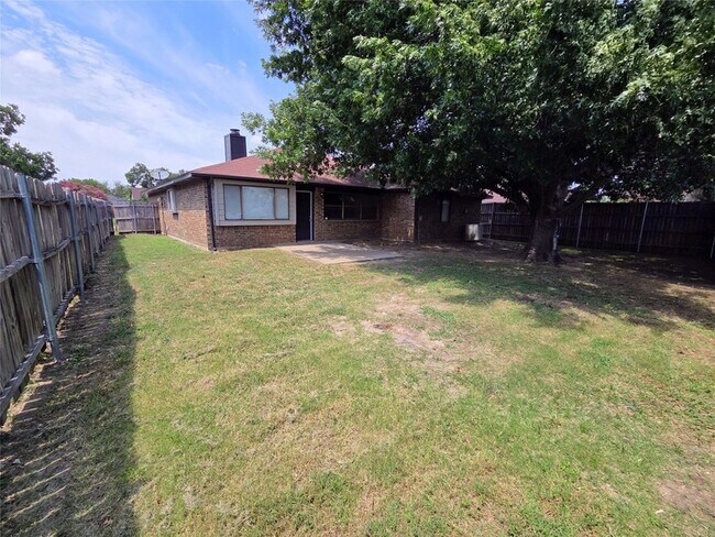 Building Photo - 2641 Berkshire Ln
