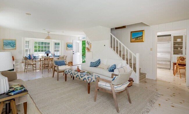 Building Photo - 156 Georgica Rd