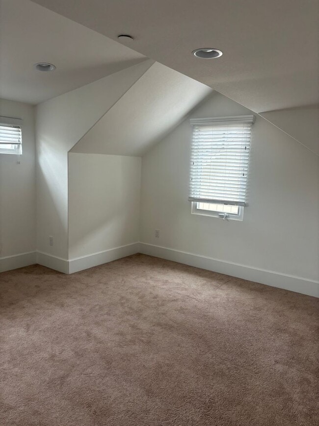 Building Photo - Welcome Home to Grafton Terrace! Ideally l...