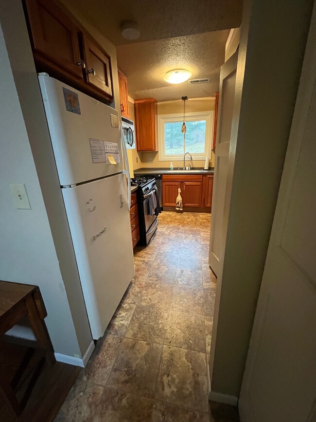 Building Photo - 429 W Eagle Lake Dr