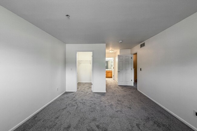 Building Photo - Wonderful 3 Bed, 2.5 Bath Townhome In Exce...