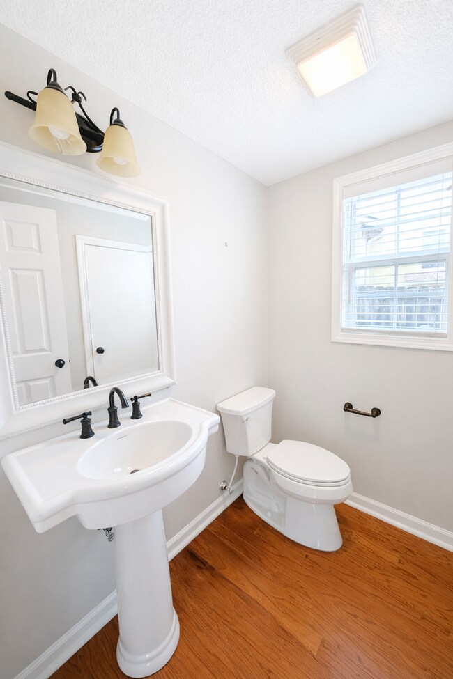 Building Photo - Oakley Rental!