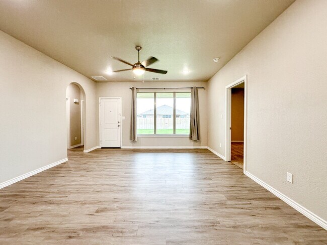 Building Photo - Newer Built 3/2/2 in Frenship ISD!