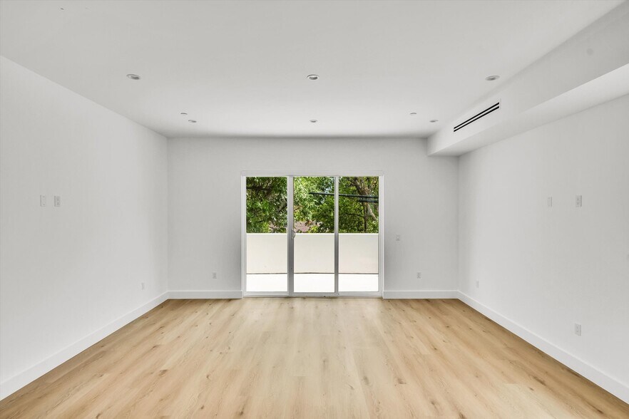 Building Photo - 5024 Cahuenga Blvd