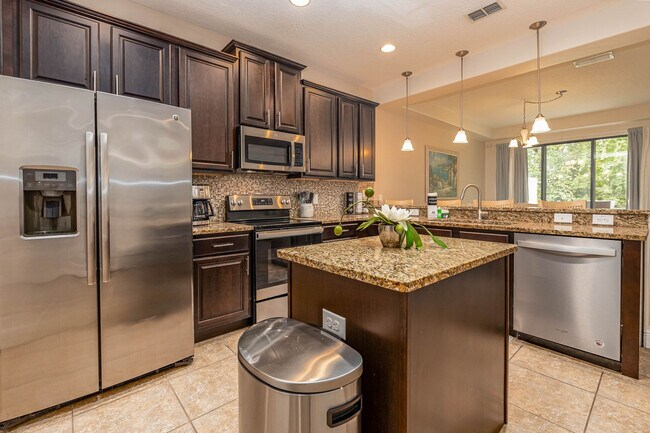 Building Photo - 8079 Brooksville Dr