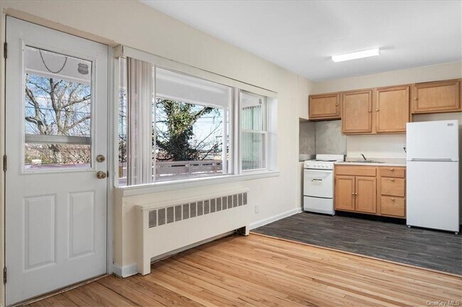 Building Photo - 437 Pelham Rd