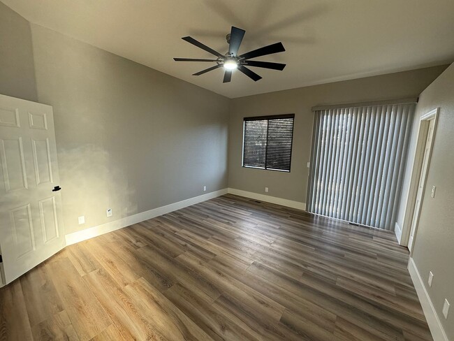 Building Photo - 5551 Barcelona Ct