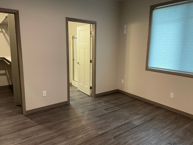 Building Photo - 6322/6324 Absaloka Ln