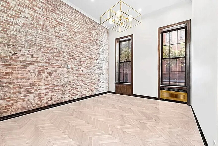 Primary Photo - 121 E 37th St