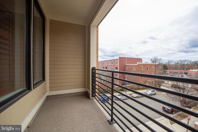 Building Photo - 620 McKenzie Ave