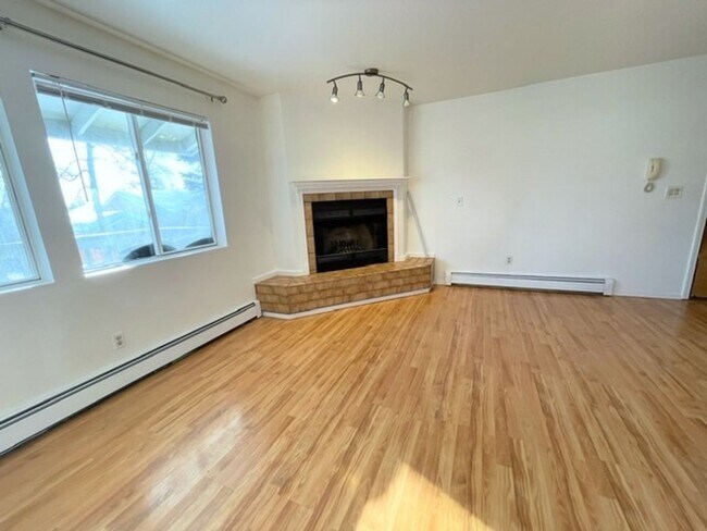 Building Photo - RARE FIND! Spacious and bright three bedroom apartment in South Anchorage with in unit laundry, f...