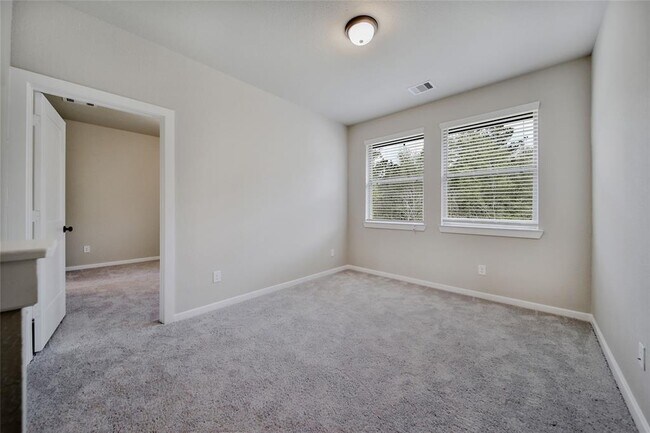 Building Photo - 555 Longleaf Pine Dr