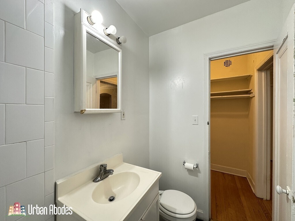 Building Photo - 557 W Arlington Pl