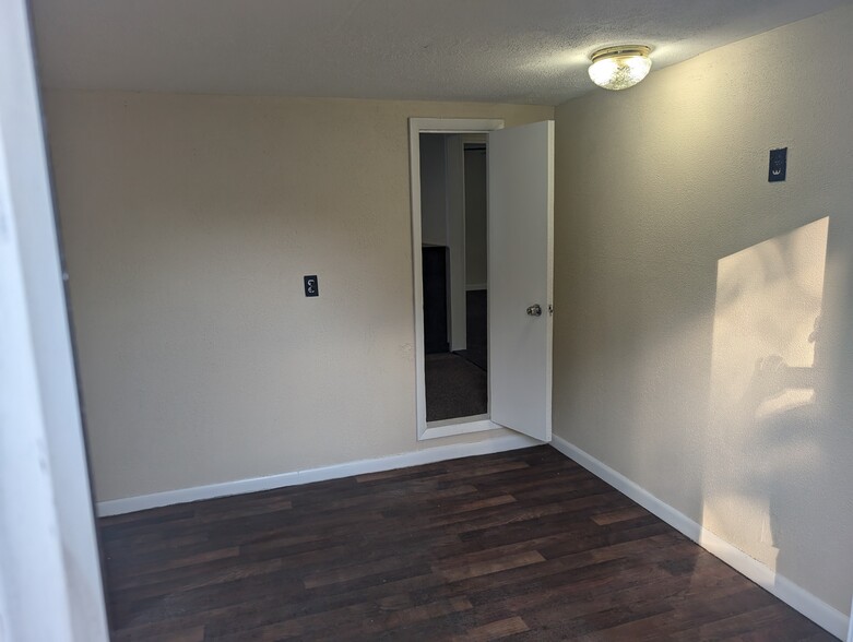 Building Photo - 645 Bottino Ln