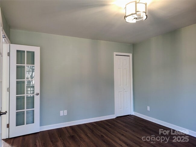 Building Photo - 5206 Dunrobin Ln