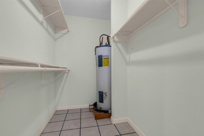 Building Photo - 1311 Antoine Dr