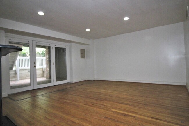 Building Photo - 1511 Bolton St