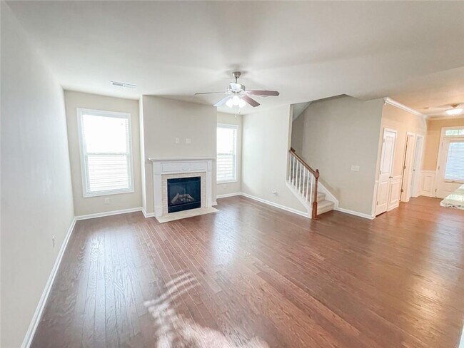 Building Photo - 328 Privet Cir