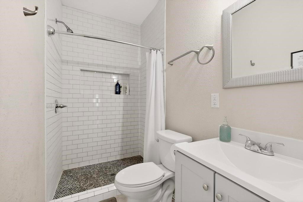 Building Photo - 6279 Drew Dr