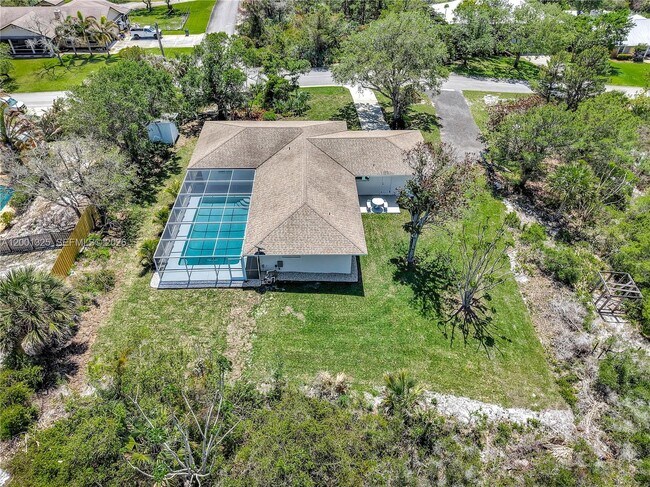 Building Photo - 9125 SE Karin St