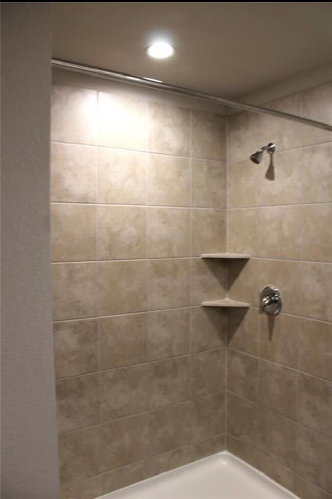 Building Photo - 40643 Creekside Blf Trl