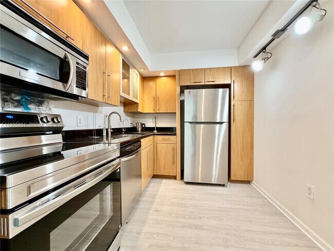 Building Photo - 20515 E Country Club Dr