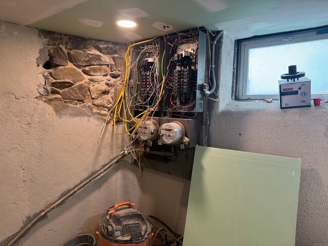 Building Photo - 190 Whitney Ave