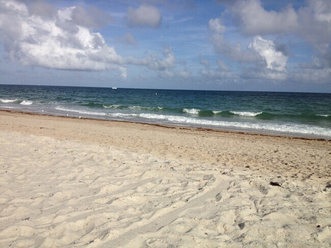 Lazy Days on the Beach ... - 1900 S Ocean Blvd