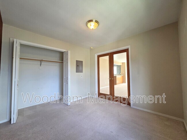 Building Photo - 2940 W Villard St