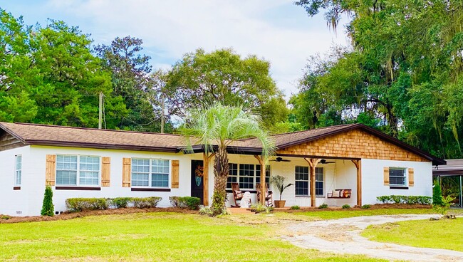 Building Photo - SPACIOUS HOME ON ACREAGE