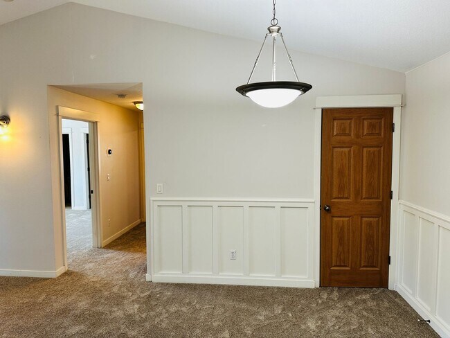 Building Photo - Charming Condo in Terrific Salmon Creek Location