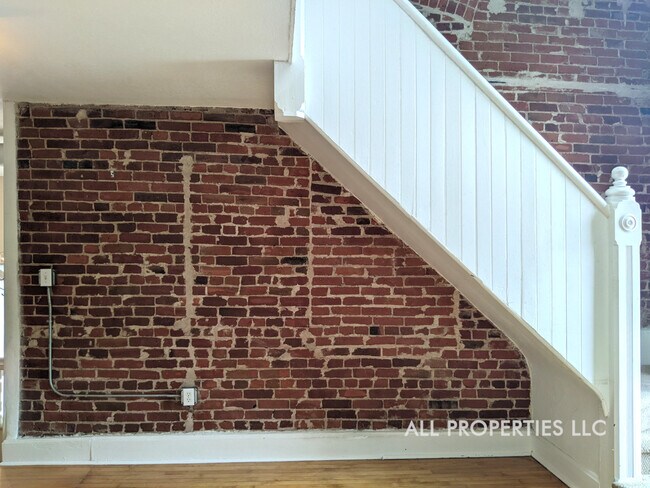 Building Photo - 3233 Osage St