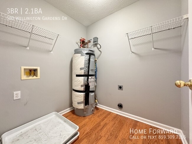 Building Photo - 580 Wellington Gardens Dr