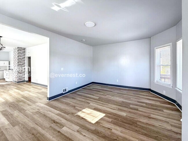 Building Photo - 6073 Linwood St