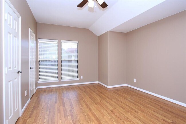 Building Photo - 5410 Rose St