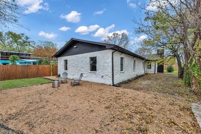 Building Photo - 6200 Kasper St