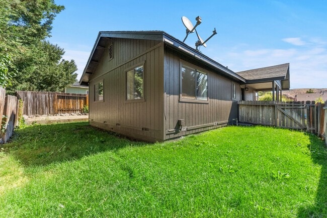 Building Photo - 145 Summerset Dr