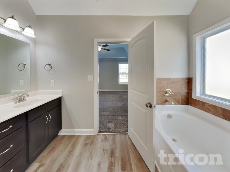Building Photo - 1287 Eagle's View Dr