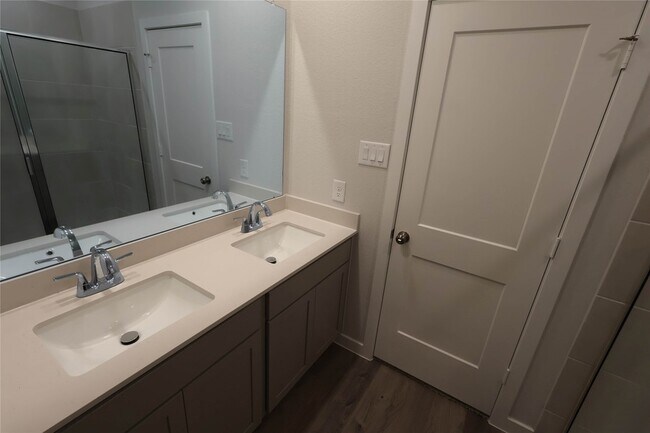 Building Photo - 7855 Bergamot Cir