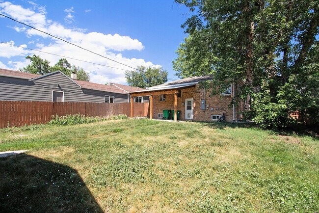 Building Photo - Single-Family 4 Bedroom 2 Bathroom Home in Englewood