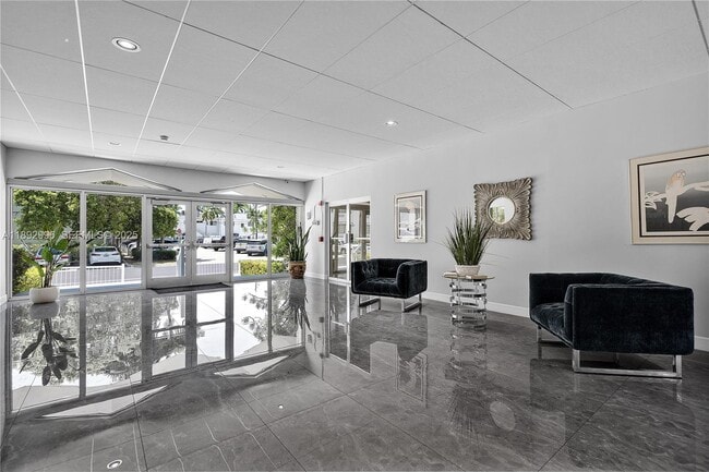 Building Photo - 9700 E Bay Harbor Dr