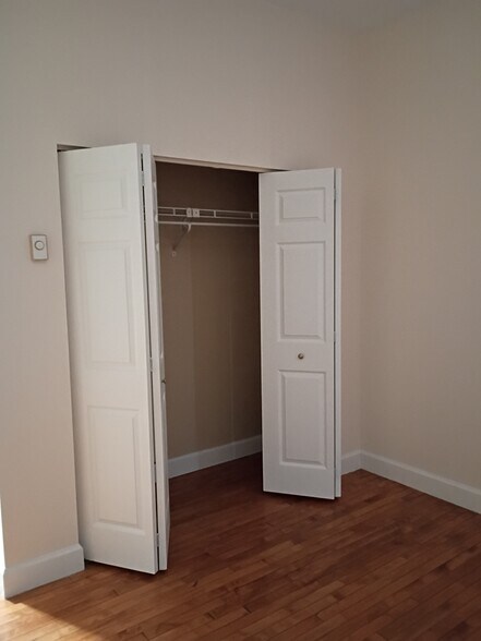 closet - 917 Madison St