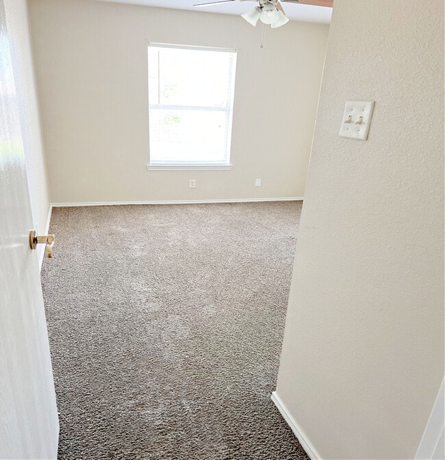 Building Photo - 4203 Lonesome Dove Dr