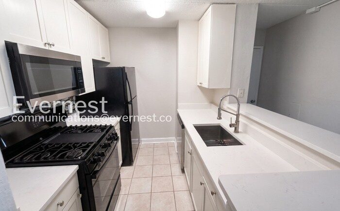 Building Photo - 75 S Reynolds St