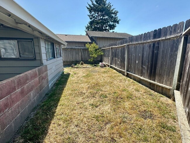 Building Photo - 2565 Wyatt Ln