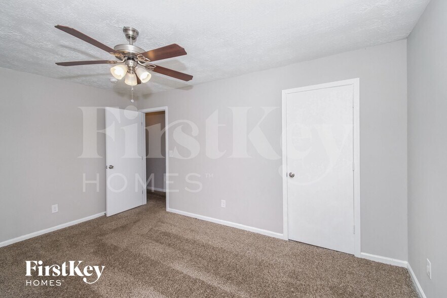 Building Photo - 1648 Olde Oak Dr