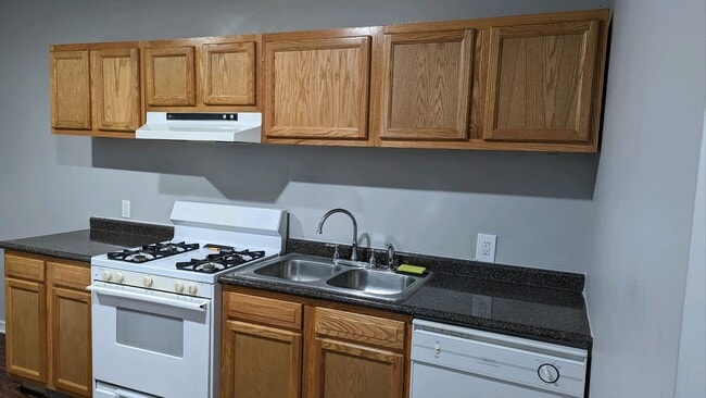 Building Photo - 327 Diatreta Ln