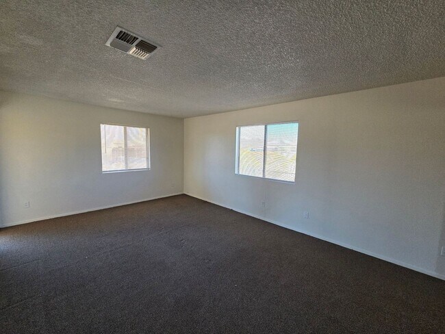 Building Photo - Coming Soon!!! 2 bedroom 1 bath
